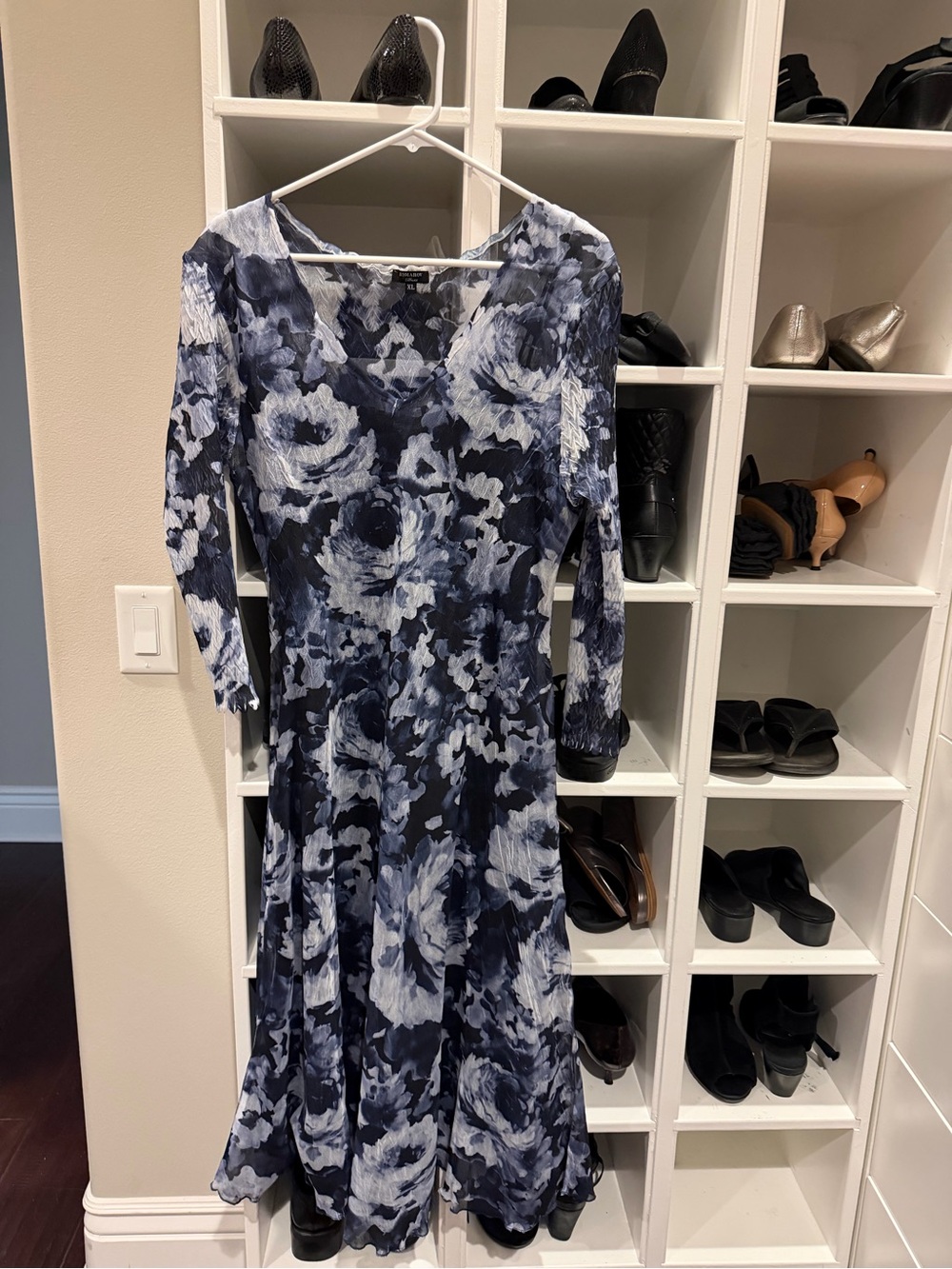 Komarov Women’s Navy and White Floral V-Neck Midi Dress